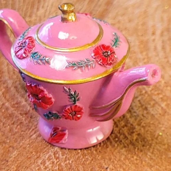 ❤️ Red Poppies on Pink Cast Miniature Teapot - Picture 4 of 6